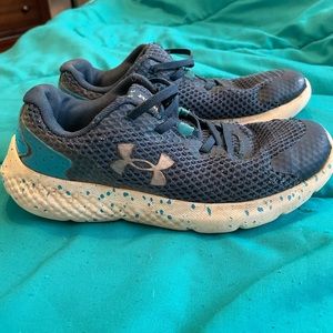 Boys under Armour shoes